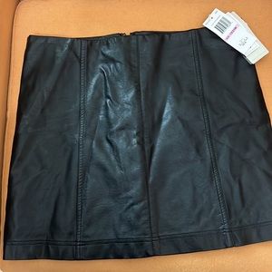 women’s leather skirt from Dillards NWT SZ 13/31w